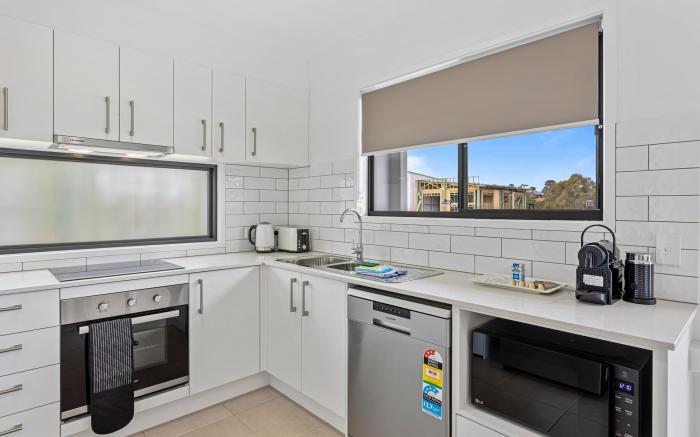 Riverside 3-Bed Home with Study Nook and BBQ