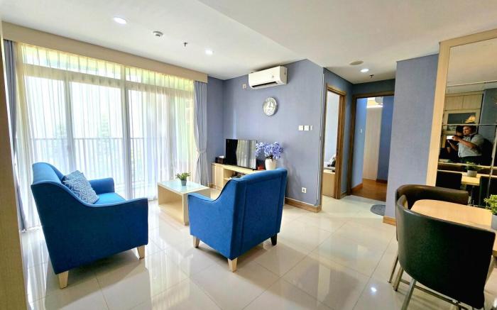 Apt Pejaten Park 2BR Biru Bthub Pool By Damaresa