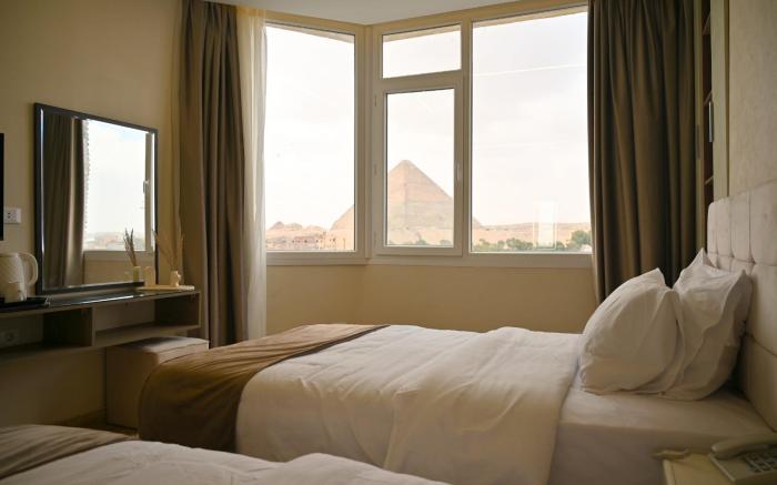 Pyramids wonders hotel 