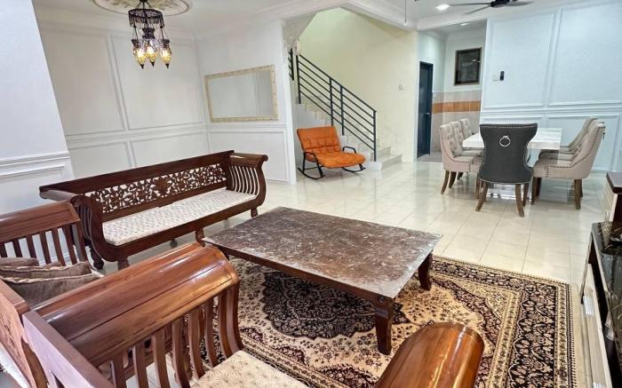 Rumah Eve Taman Banting Baru