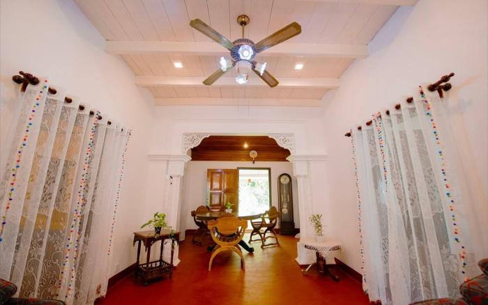 Aurora පාට පාට