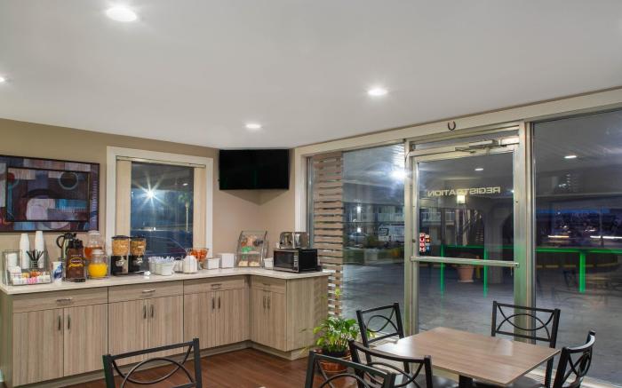 Super 8 by Wyndham Pensacola NAS Area