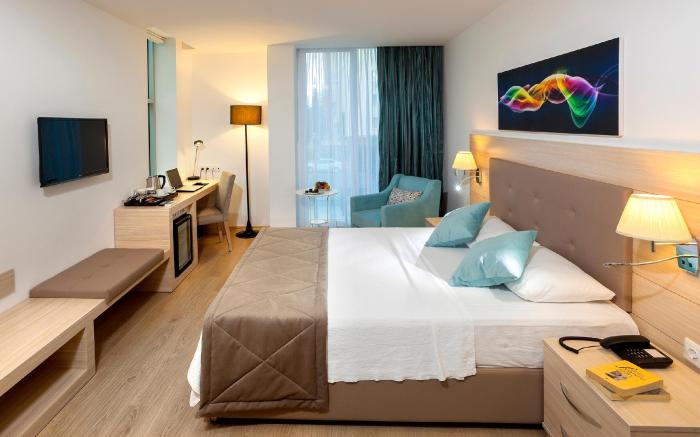 The Room Hotel & Apartments