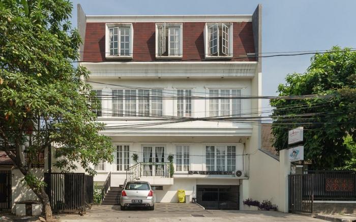 RedDoorz Syariah Plus near Pancoran 2