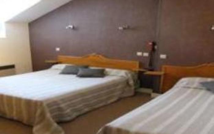Logis Hotel Restaurant Le Puits Dore