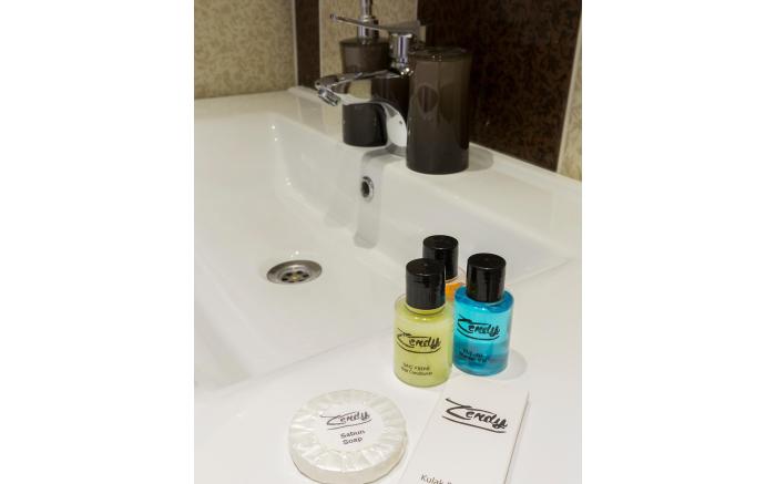 Zendy Suite Hotel