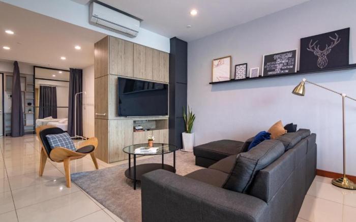 Maverick by ALV, 3BR Duplex Condo