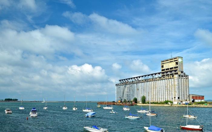 Holiday Inn Express & Suites Buffalo Airport By IHG