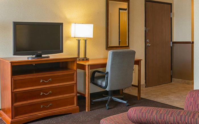 Quality Inn & Suites Detroit Metro Airport
