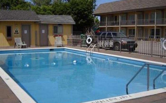 Niagara Falls Courtside Inn
