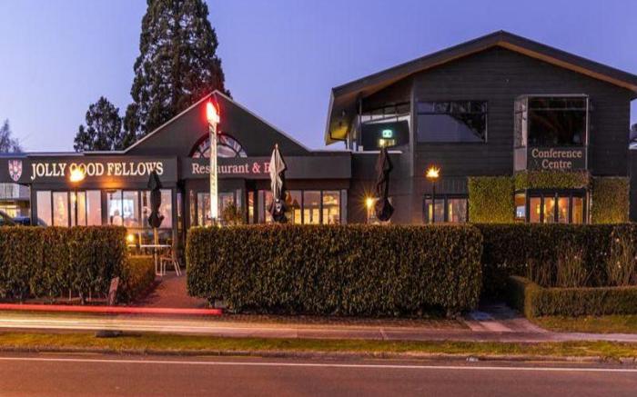 Twin Peaks Lakeside Inn