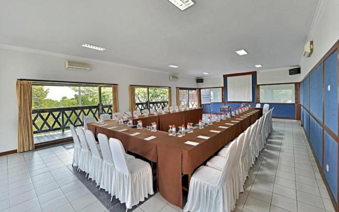 Grand Whiz Hotel Trawas