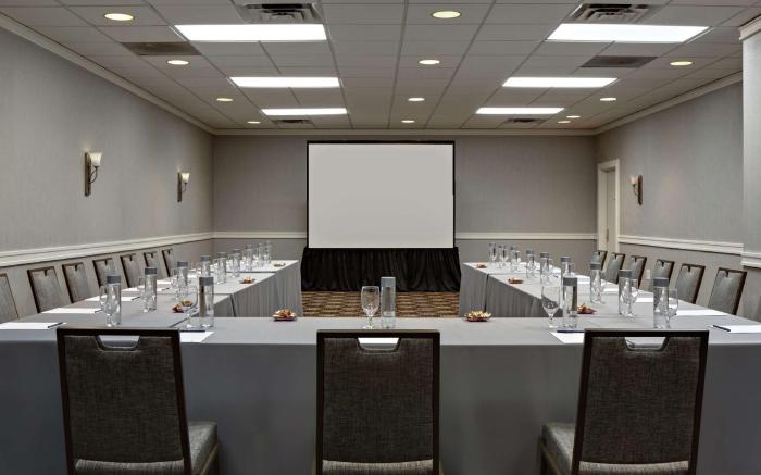 DoubleTree by Hilton Fairfield Hotel & Suites