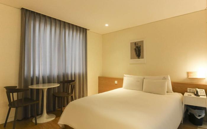 Urban Stay Hotel