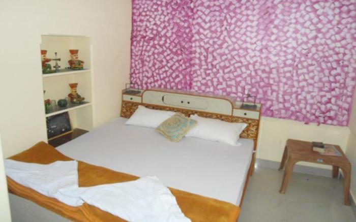 Tanu Guest House
