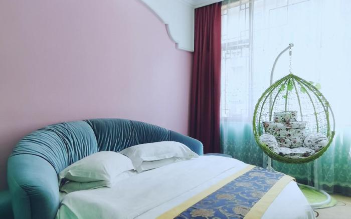 Mount Emei Moon Bay Hotel