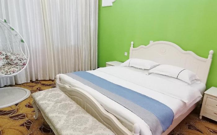 Mount Emei Moon Bay Hotel