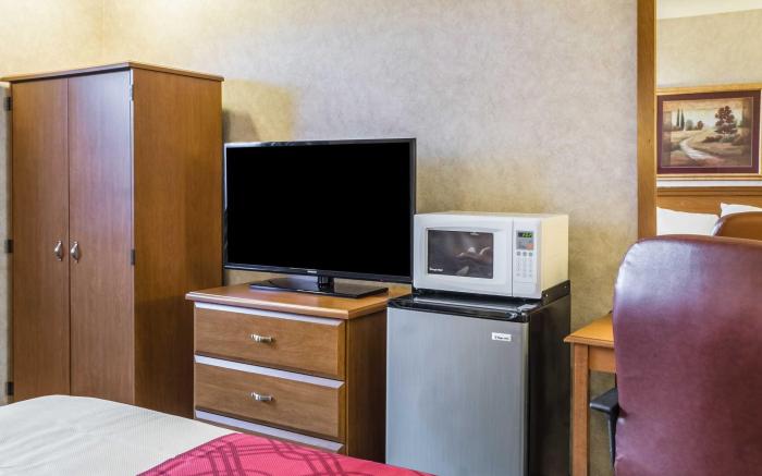 Econo Lodge North
