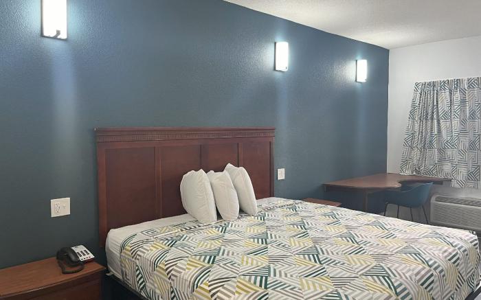 Motel 6 Cleveland, MS – Delta State University