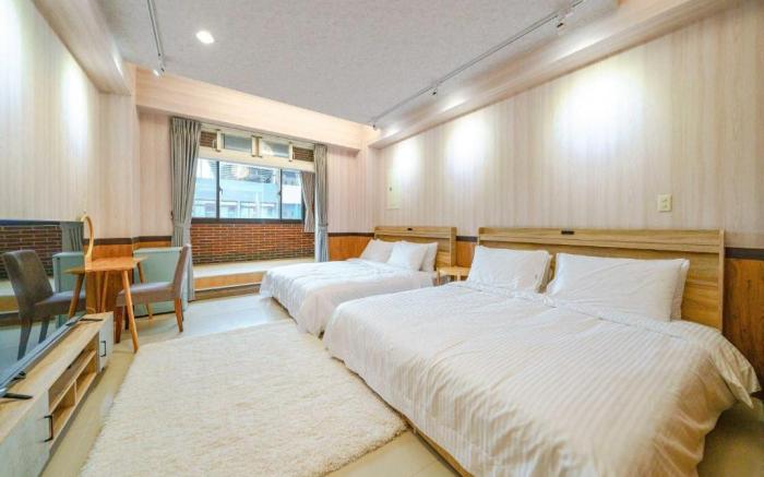 松松湯宿加大雙人床(礁溪市中心免費停車場溫泉浴池)1