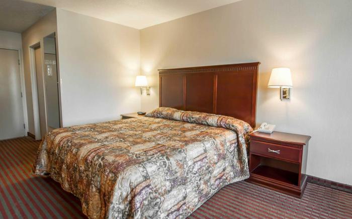 Rodeway Inn & Suites