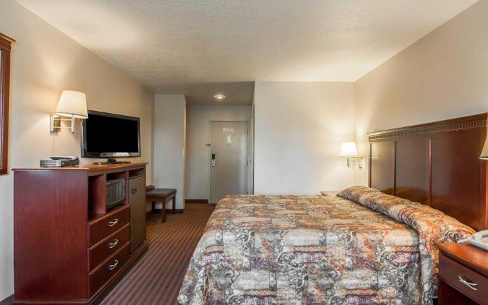 Rodeway Inn & Suites
