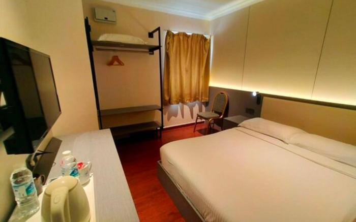 Super OYO 998 Queen City Hotel