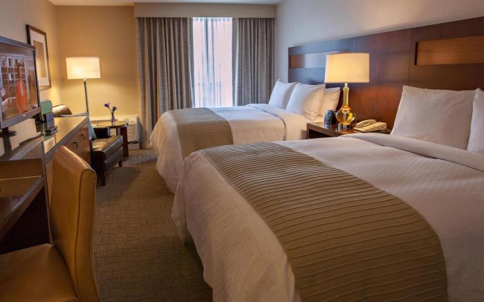 DoubleTree by Hilton Pittsburgh Green Tree