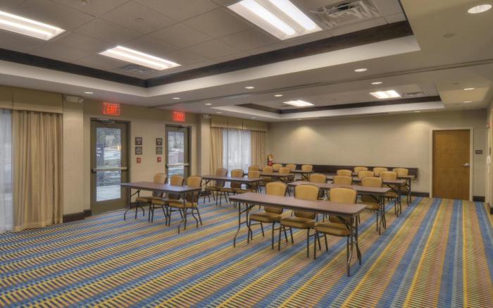 Hampton Inn Columbus South Fort Moore