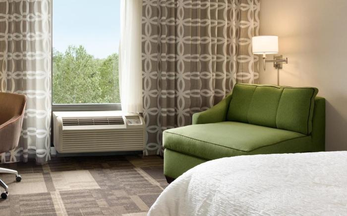 Hampton Inn & Suites Largo