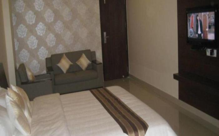 Compact Maple Leaf Electronic City Aparthotel