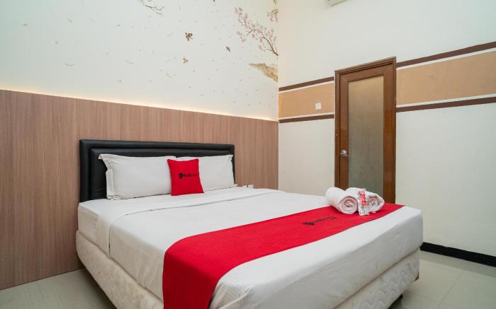 RedDoorz Syariah near Marvell City Mall 2