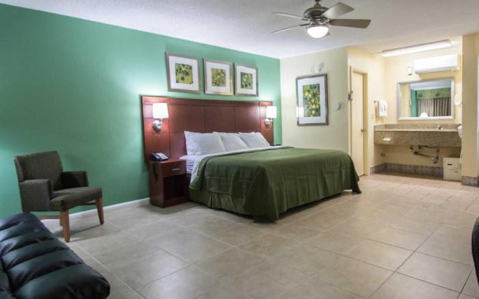 Quality Inn & Suites Airport/Cruise Port Hollywood