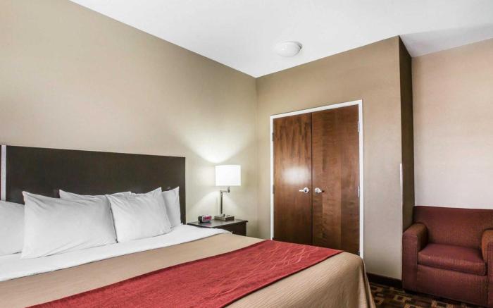 Comfort Inn & Suites Page at Lake Powell