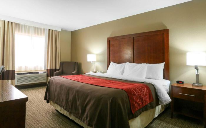 Comfort Inn & Suites Leeds I-20