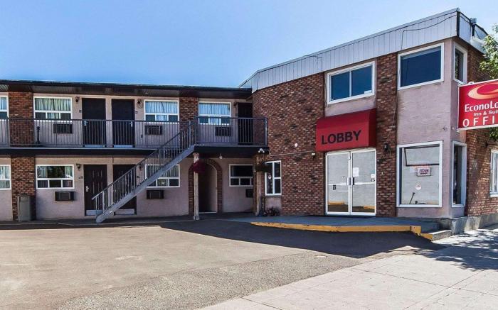 Econo Lodge Inn & Suites