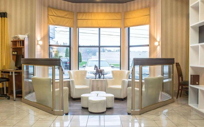 Comfort Hotel & Suites