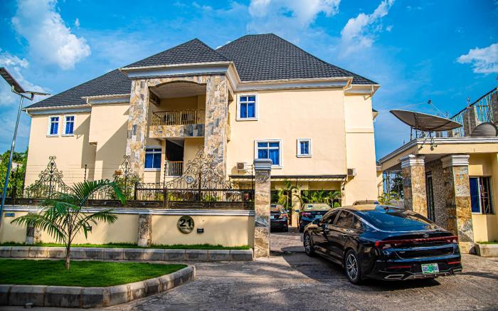 Caledonian Suites