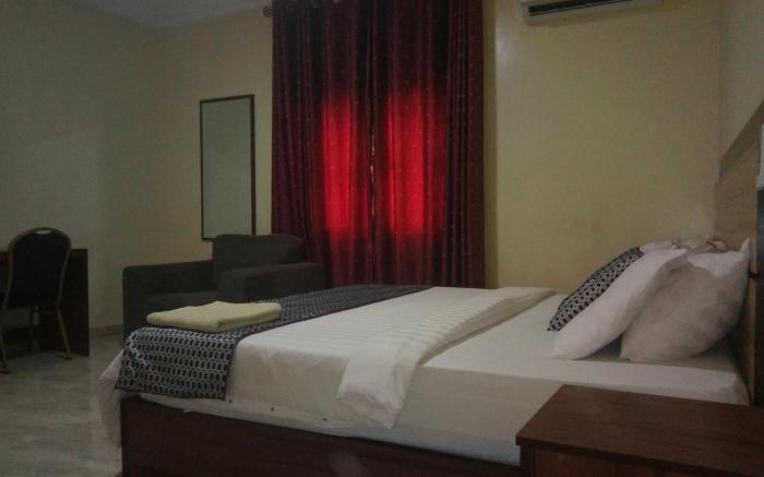Lois Hotels
