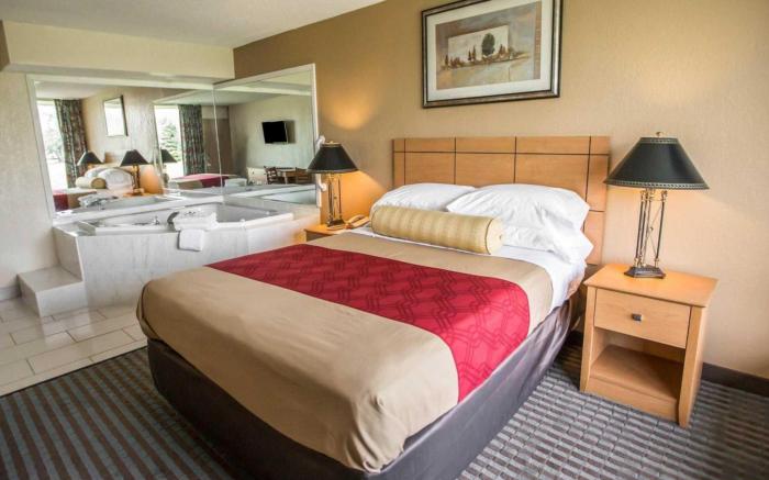 Econo Lodge Shorewood