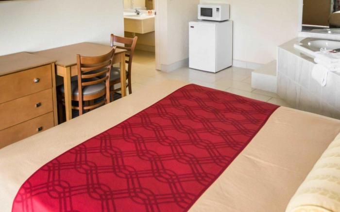 Econo Lodge Shorewood