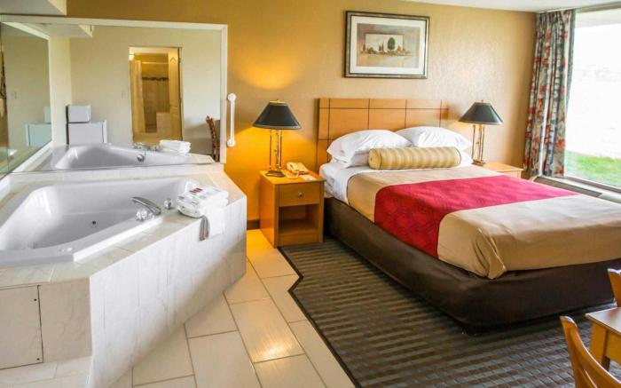 Econo Lodge Shorewood