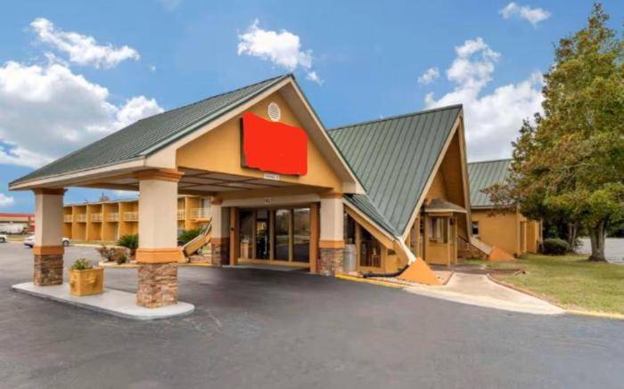 Perry Inn & Suites By Capital O National Fairground GA I 75