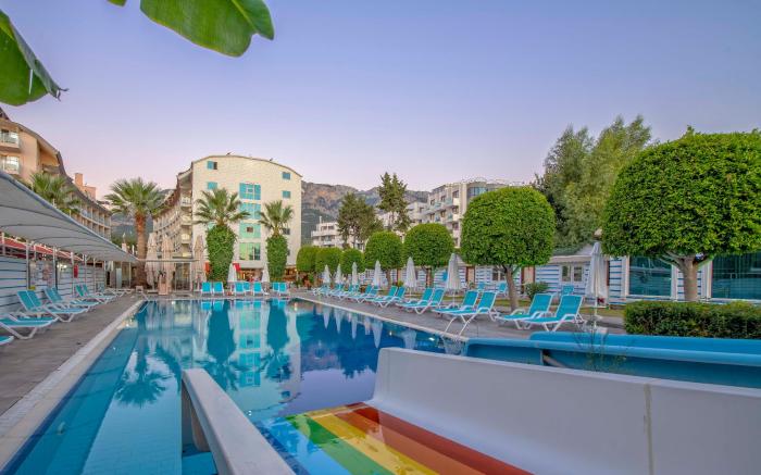 Armas Beach Hotel