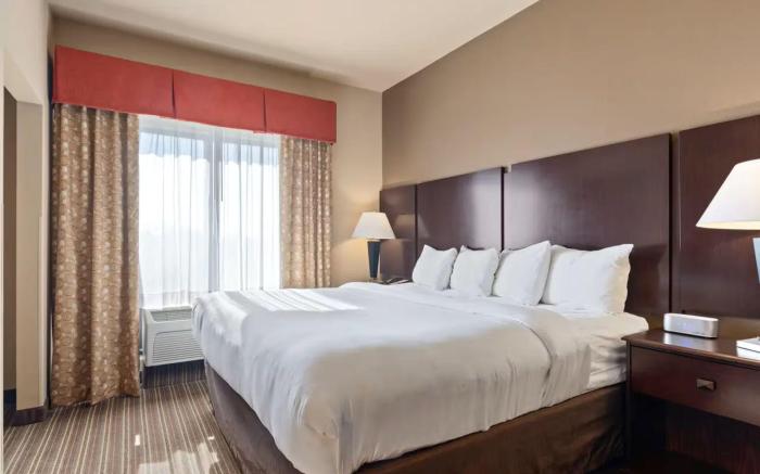 Portland Inn & Suites