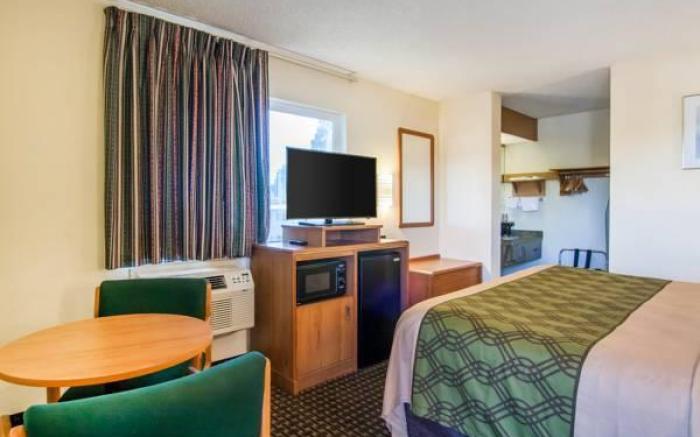 Motel 6 Portland, OR – Southeast