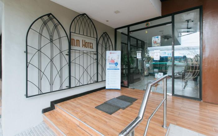 RedDoorz Plus @ MM Hotel Las Pinas former RedDoorz Plus Near Bamboo Organ