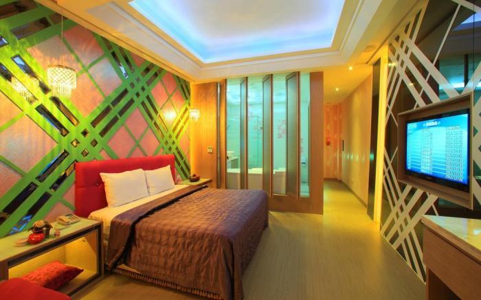 Roman Holiday Motel