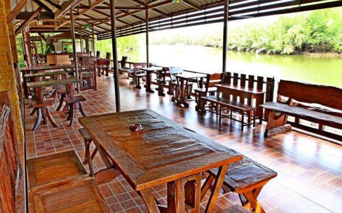 Pop Riverside Homestay