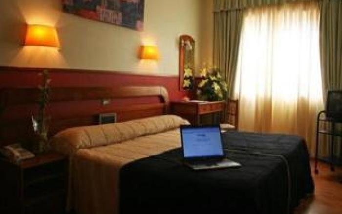 Hotel Airinos 3*